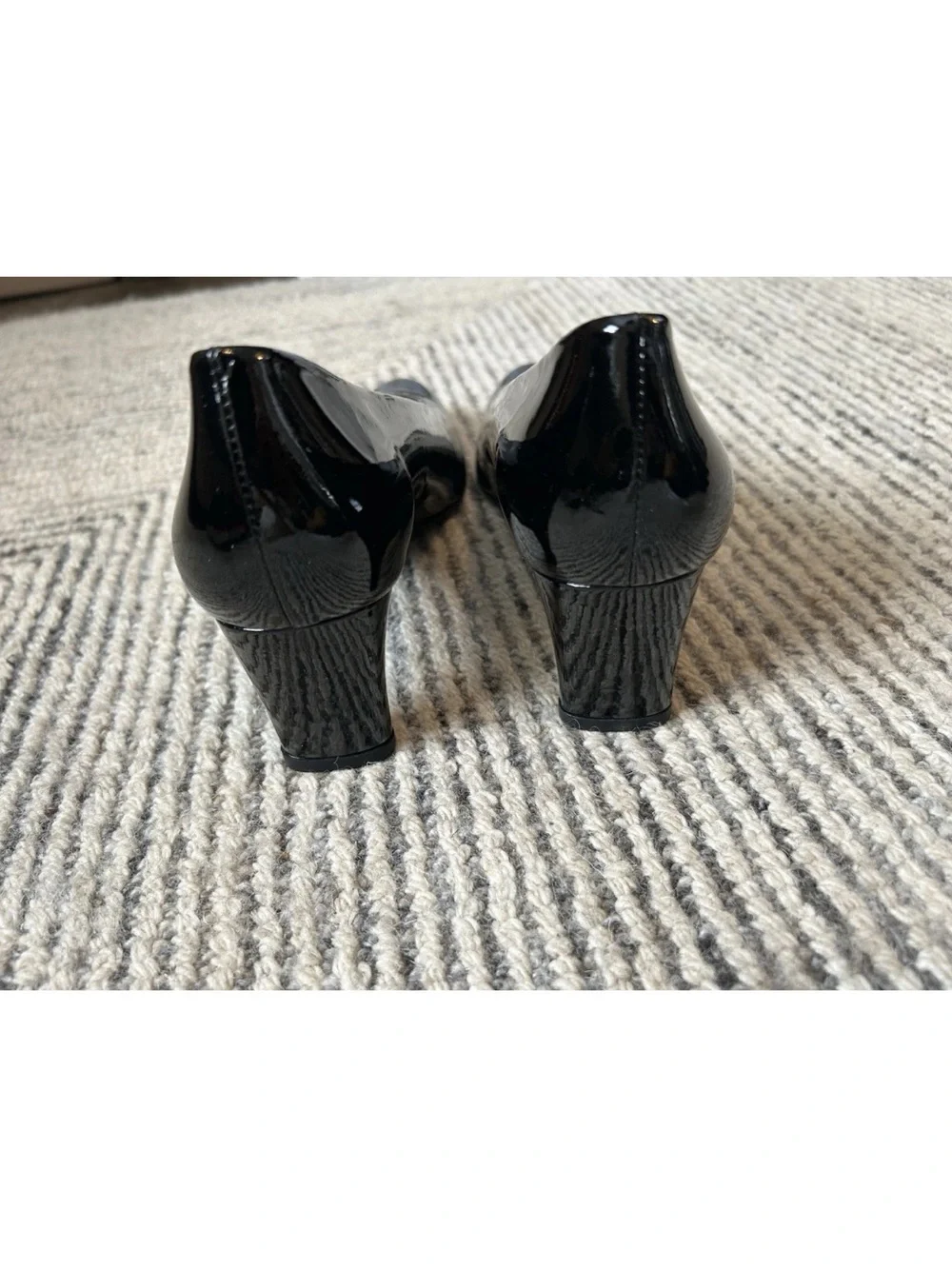 Stuart Weitzman Retro Chicster Patent Leather Pumps Women's Size 7.5 N Black